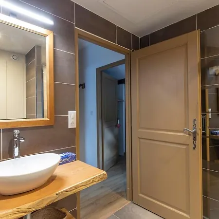 & Alp'evasion - Pools, Sauna, Pool Table Daire *